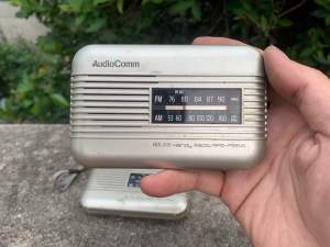 Đài radio AudioComm RAD-F224N AM/FM cầm tay nhỏ gọn