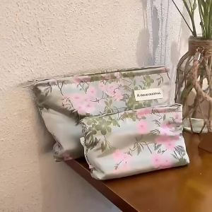 Túi Đựng Đồ Trang Điểm Bằng Vải Satin Kiểu Trung Quốc Đựng Mỹ Phẩm Đồ Vệ Sinh Cá Nhân Có Khóa Kéo Họa Tiết Hoa Thời Trang Chất Liệu Polyester