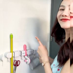 ที่แขวนไม้กวาด แบบติดผนัง ไม่ต้องเจาะ  SP069