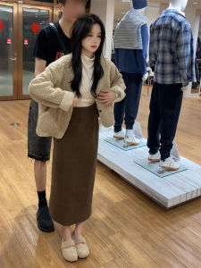 กระโปรงสั้นทรงตรงสีน้ำตาลเข้มสไตล์ย้อนยุคสำหรับผู้หญิง กระโปรงยาวคลุมสะโพกเอวสูง ทรงเข้ารูป ทรงหลวม สไตล์เกาหลี