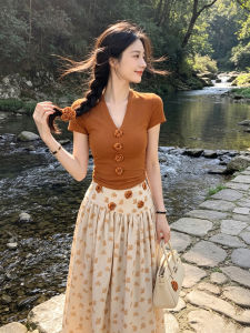 PEIXI | Gentle Flower Orange V-Neck Short Sleeve T-Shirt