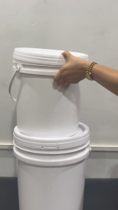1 pc FUHO 4L White Industrial Pail With Cover and Handle #504