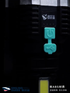 Mỉm cười cá mập 863 Đèn pin siêu sáng 4 * Đèn LED USB có thể sạc lại đèn pin 4 chế độ với lõi ngô đèn bên cắm trại ngoài trời không thấm nước đèn câu cá