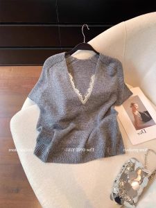 NUMEN BUTTON | Áo Thun Knit V-neck Tinh Tế Có Chèn Ren Gọn Gàng