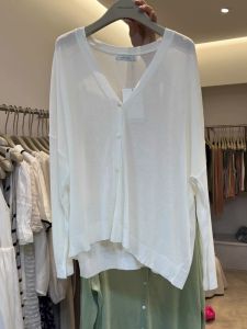 ผ้าไหมน้ําแข็งสีขาวถักป้องกันแสงแดดเปิดเสื้อสเวตเตอร์ถักบางสไตล์ผู้หญิงผ้าคลุมไหล่ฤดูร้อนการจับคู่เสื้อกั๊ก TOP