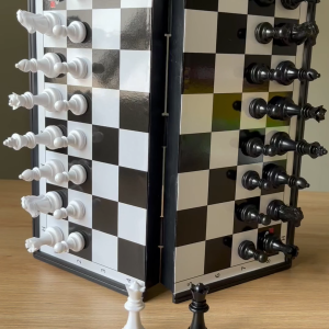 Bộ cờ vua nam châm 26CM quân cờ vua đẹp bàn cờ kiêm hộp đựng [Tặng 2 hậu]