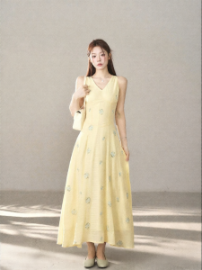 YIKEXIAOYEMEI | Đầm Tank V-Neck Tăng Cường Dáng Thon Gọn