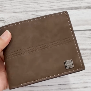 กระเป๋าสตางค์ผู้ชาย สไตล์คลาสสิก ทรงพับสองตอน ใส่บัตรได้เยอะถึง 6 ช่อง ช่องเงินกว้าง ใช้งานสะดวก