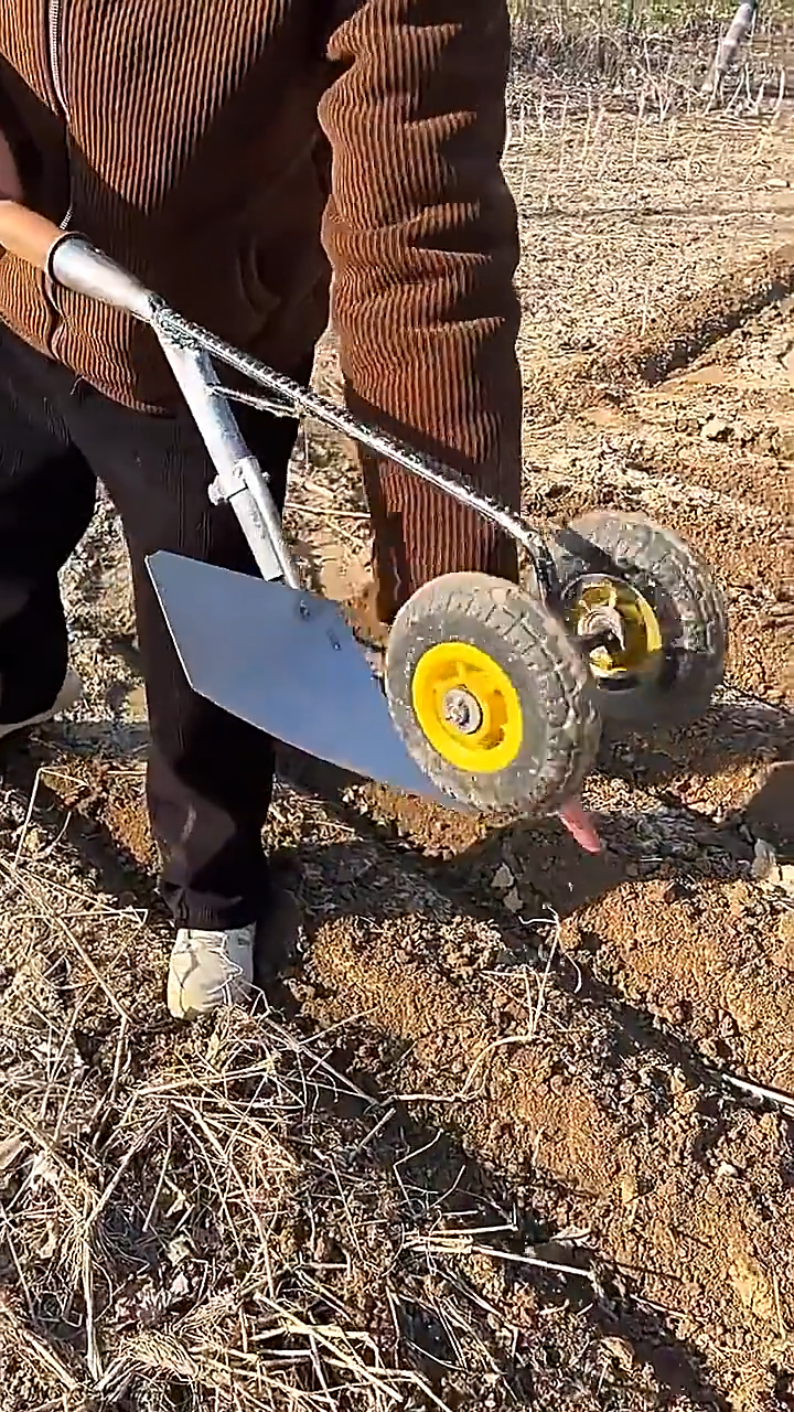 3-in-1 Steel Garden Hoe Hand Pushed Dual Wheel Assisted Weed Loosen Ditching Hoe For Vegetable Gardens Weeding Tools Farm Agriculture Planting Garden Maintenance