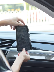 Thảm cao su chống trượt để điện thoại và phụ kiện ô tô