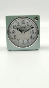 100% ORIGINAL SEIKO Quiet Sweep Analogue Beep Snooze Light Alarm Clock QHE197 [Jam Loceng]