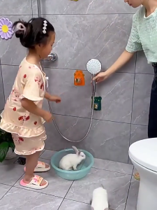 Giá Đỡ Vòi Hoa Sen Nhà Tắm Phụ Kiện Móc Treo Vòi Sen Có Thể Điều Chỉnh 90 Độ Dán Không Cần Khoan Tường