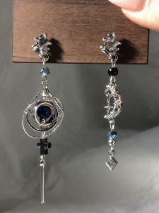 Wo Tion | Vintage Court Style Asymmetric Moon Tassel Dangle Earrings