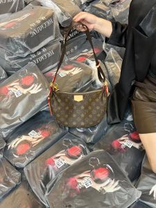 Delicate Dumpling Shape Leather Shoulder Bag Womens Commuter Crossbody Bag Underarm Soft Cowhide Fashion Trend Casual