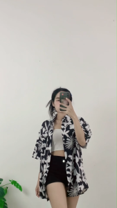 ชุดเซ็ตลำลอง เสื้อเชิ้ตลายดอก + กางเกงขาสั้นทรงพอดี