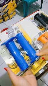 1 SET HANFAT / HANDGRIP UNIVERSAL BIRU SARUNG STANG MOTOR WARNA BIRU MURAH