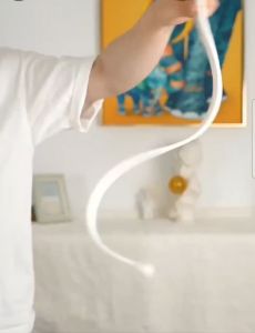 Chổi gạt nước thông minh sạch nước làm bóng mặt kính chỉ bằng 1 cái gạt siêu tiện lợi nhỏ gọn.