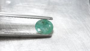 0.80 ct พลอยแท้ มรกต สีเขียว แซมเบีย ทรงไข่