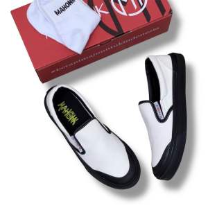 SEPATU MAHONK Slip On Halfmoon Tukep Full Cream Black
