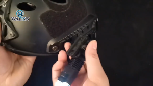 WADSN Q5 ไฟฉาย LED ไฟหมวกกันน็อกป้องกันการระเบิดสวมผู้ถือแสงไฟฉายไฟฉายป้องกันการระเบิดไฟฉายยุทธวิธีแสงที่แข็งแกร่ง Strategy Flashlight