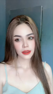 **มีค่าสายตา** คอนแทคเลนส์ ตาโต OMG (Wink lens) ลายเกล็ดน้ำแข็ง ค่าอมน้ำ 46% Dia 14.5