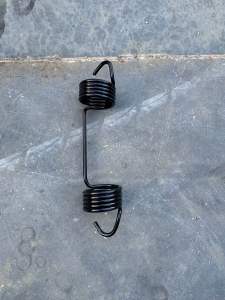 Lò xo má phanh xe howo A7 lò xo đầu kéo đen 165cm dùng cho xe ô tô howo đầu kéo