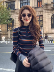 Contrast Stripe Semi High Collar Long Sleeve Knit Slim Fitting Short Sweater