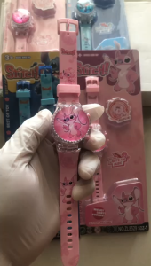 ใหม่ 2025 นาฬิกาข้อมือเด็กซิลิโคนหมุนไฟสีสันเพลงได นาฬิการเด็ก 360° Revolve พร้อมไฟและเสียง สำหรับเด็กอายุ 3+ ปี