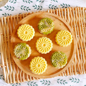 Mold Sticker 50g 65g Ice Skin Moon Cake Hand Press Flowing Heart Green Bean Cake Non-Stick Kitchen Baking Tools And Equipment