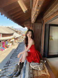 ชุดเดรสเกาะอกลูกไม้เอวสูงทรงเข้ารูป Lienni2025 ฤดูใบไม้ผลิและฤดูร้อน แขนกุด เอวสูง ชุดเดรสผู้หญิง เซ็กซี่ ลำลอง