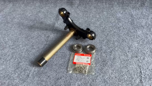 Chảng ba kèm chén cổ xe Suzuki GD110