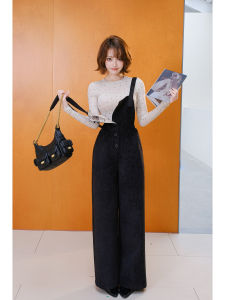MIUCO | Bộ Jumpsuit Dáng Rộng Cao Cổ Đính Đấm Tinh Tế Và Áo Thun