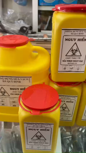 Bình Huỷ Bơm Kim Tiêm Nhựa 68 Lít Chất Liệu Cao Cấp Chống Thấm Tuyệt Đối Với Khóa Và Van Xả An Toàn Cho Ngành Y Tế