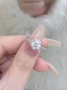 Sparkling One Carat Moissanite Simulated Diamond Ring for Women Princess Square Design 925 Silver Luxury High Quality Jewelry