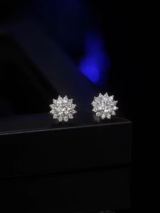 LOVETIA Anting Moissanite Bunga Perak 1.0 Ct Sertifikat GRA BTED007