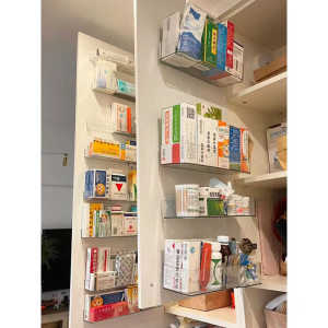 Acrylic Wall-Mounted Medicine Storage Rack No-Drilling Cabinet Door Hanging Organizer Multi-Layer Home Health Care Solution