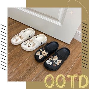 Sheii รองเท้าหัวโตเเฟชั่นผู้หญิง งานน่ารักทรงสวยไม่ซํ้าใคร มินิมอล ตัวติดน้องเเมวสุด So cute กันลื่นเเน่นๆ มีสายรัดส้น งานเบาสบายที่สําคัญราคาถูกมากนะเเก ไม่มีถือพลาดมากเลยน้า  พิกัดในตระกร้าเลย