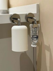 Korean Style Magnetic Toothpaste Holder Quick Drain Bathroom Toothbrush Cup Rack Wall Mounted Aluminum Alloy Soap Dish