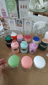 Bình Nước Thủy Tinh Dáng Lùn Chia Vạch 300ml An Toàn Không Chứa BPA Đa Dạng Họa Tiết