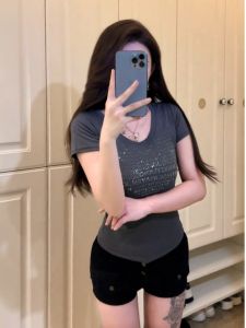 YUEZHONGWEI | Áo Thun U-Neck Vai Thẳng Đính Hạt Kim Cương