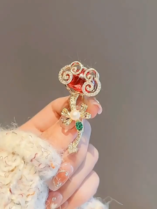 Fashion Ruyi Brooch with Pearl Accents Gold Plated Zircon Lucky Symbol Pin for Day to Night Wear Versatile Statement Accessory