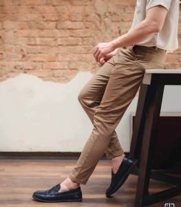Celana Pria Chino Slim Fit: Pilihan Tepat untuk Kerja & Liburan