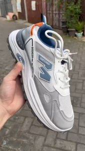 Sepatu Pria Wanita Keluaran Terbaru Bahan Kulit Sintesis Sol Tebal Lembut Ringan Anti Slip Sepatu Olahraga Pria Wanita Anti Lecet Kekinian Import Kualitas Premium Nyaman Dan Simple Dipakai Sepatu Jogging Sepatu Lari Sepatu Kerja Sepatu Kuliah