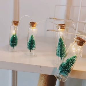 Đèn led trang trí bình thủy tinh chứa cây thông sai pin AA dài 3M