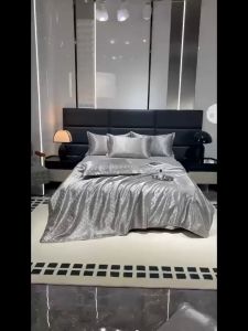 ชุดเครื่องนอน ครบเซ็ต4ชิ้น รุ่นผ้าแพร ชุดผ้าปูที่นอน ขนาด5/6ฟุต เรียบง่าย หรูหราฟู กกันไรฝุ่น ผ้านุ่มสบายไม่แข็ง