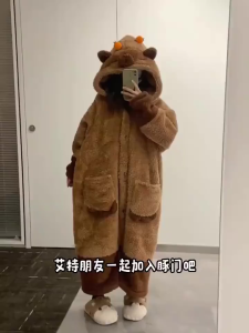 🔥พร้อมส่ง🔥เสื้อคลุมห้องปรับอากาศ ชุดน่ารัก Capybara คาปิบาร่า ชุดคู่ คาปิบาระ น่ารักด้วยคลิปสีส้ม ชุดนอนขนแกะปะการังอุ่น