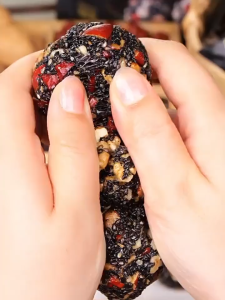 Black Sesame Balls with Mulberry Red Dates Goji Berry Healthy Energy Snacks Independent Packaging Whole Case