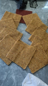 Miếng đệm vuông lót ghế hạt gỗ tự nhiên 45cm x 45cm thoáng mát cho dân văn phòng tài xế.