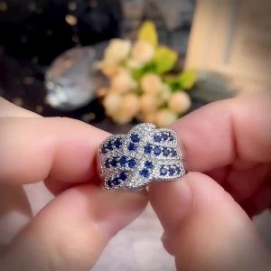 Nhẫn Nữ Thiết Kế Chữ Thập Huitan Với Đá CZ Sáng Bóng Trang Nhã Hợp Thời Trang Dùng Cho Đám Cưới Tiệc Tùng Phụ Kiện Thời Trang Nữ Tính.