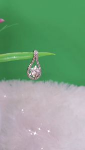 Liontin Ellen Alloy Lapis Mas 18K Permata Zirconia PP019S